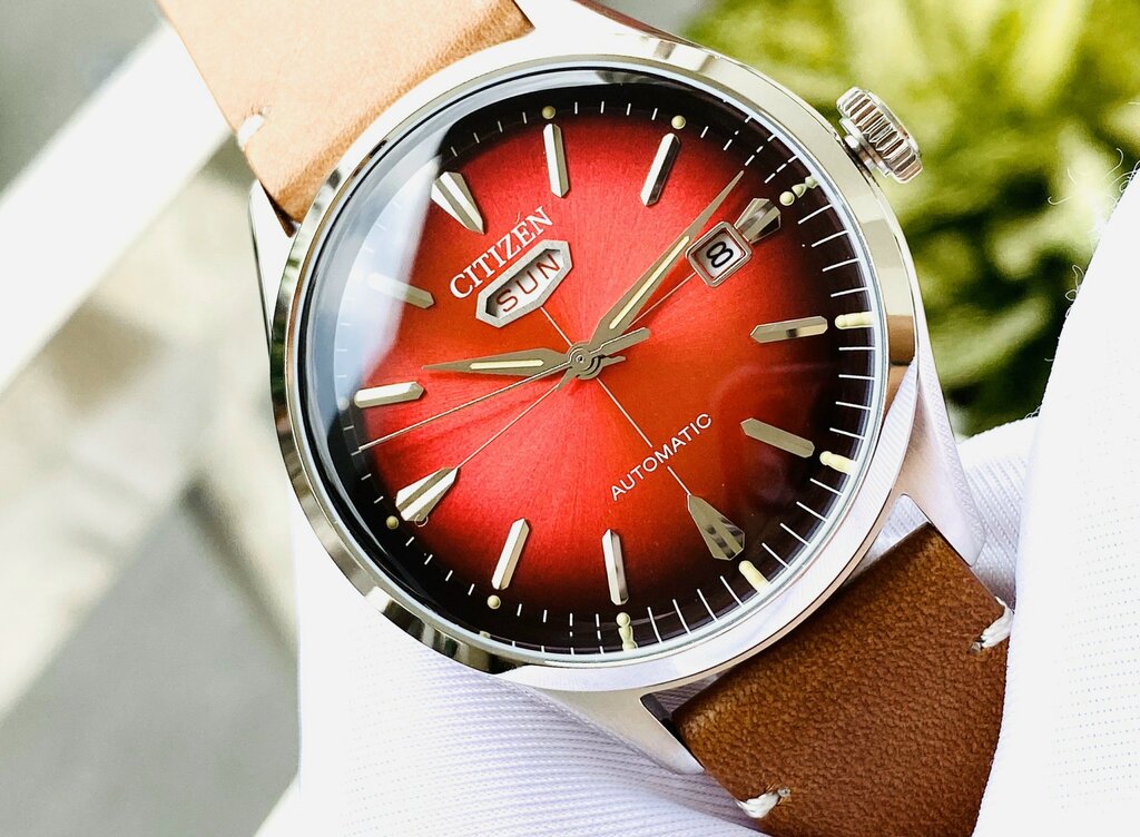 citizen red dial